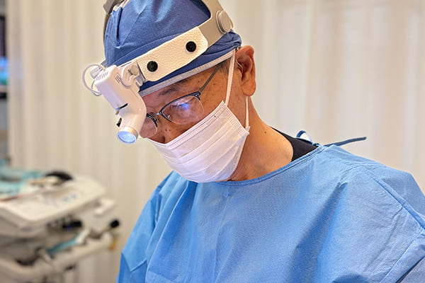 元口腔外科学大学教授による、インプラント治療